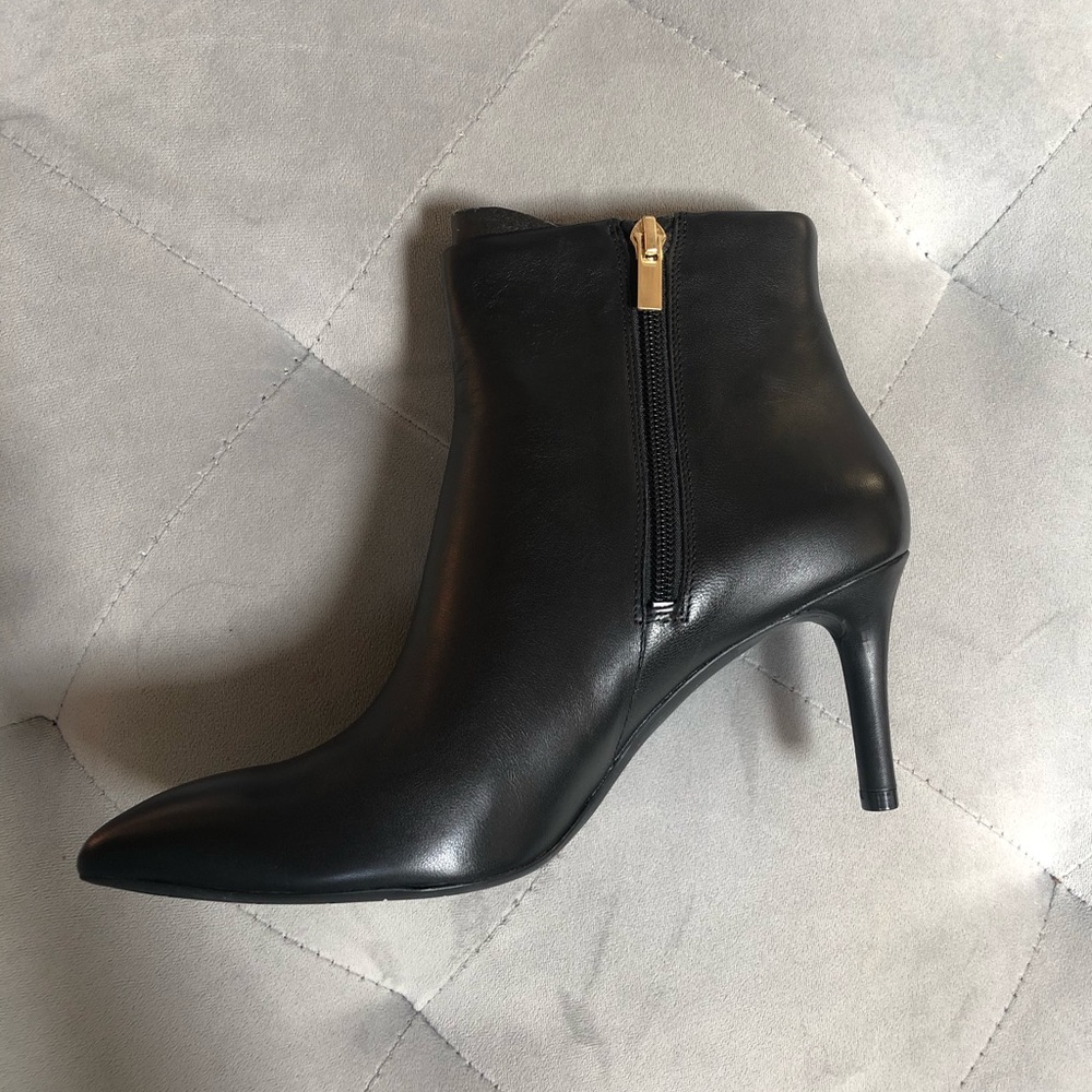 Black Rockport Tru Tech Heeled Booties - Picture 4 of 5